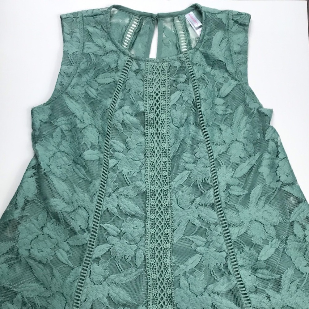 Minty green lace top